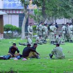 Kirche wird von Soldaten geschützt