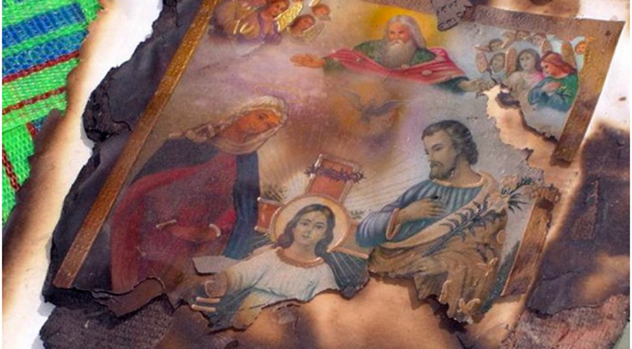 pakistan_verbrannte-heiligenbilder-c-ap-photo_anjum-naveed