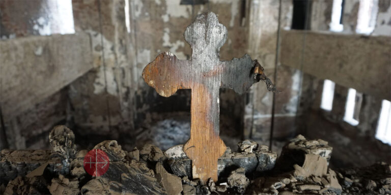Verkohltes Kreuz in der koptischen Kathedrale in Luxor.