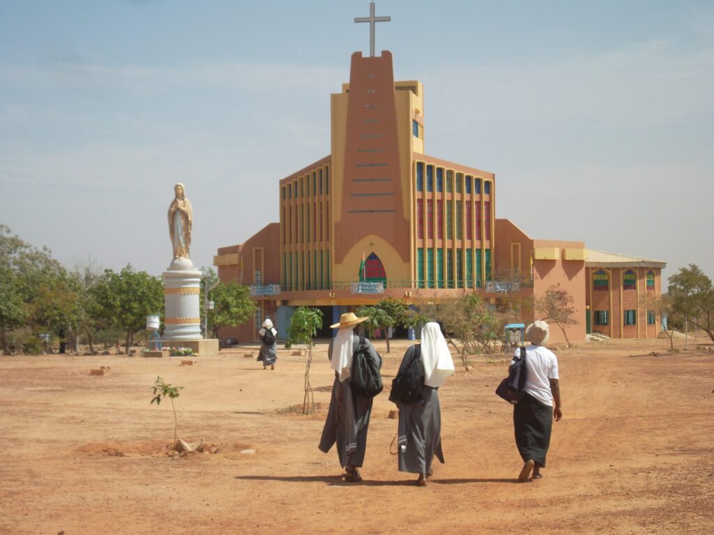 Christen werden Dorf für Dorf im nördlichen Burkina Faso angegriffen, vertrieben und getötet