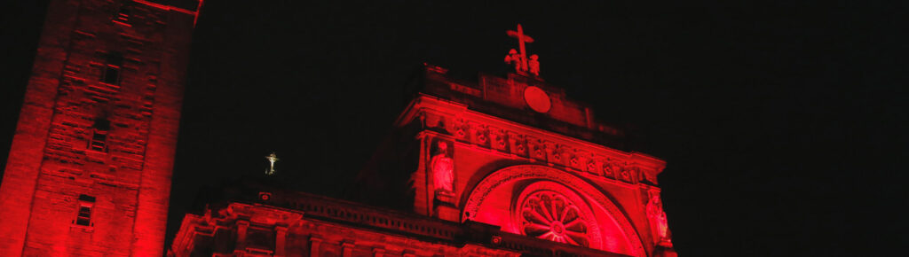 Red Wednesday 2021: Die Welt in Rot für verfolgte Christen