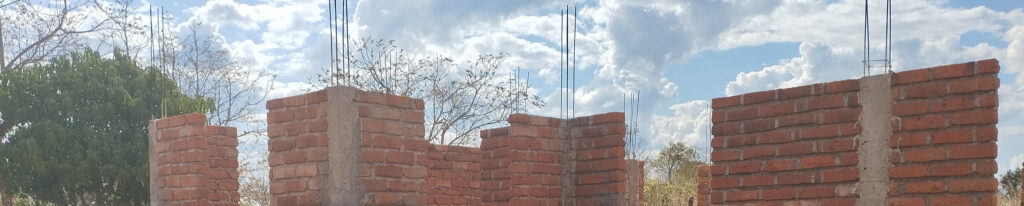 Mosambik: Bau von Dächern für 15 Dorfkapellen