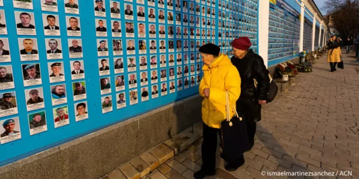 Frauen Gedenkstätte gefallene ukrainische Soldaten Kiew