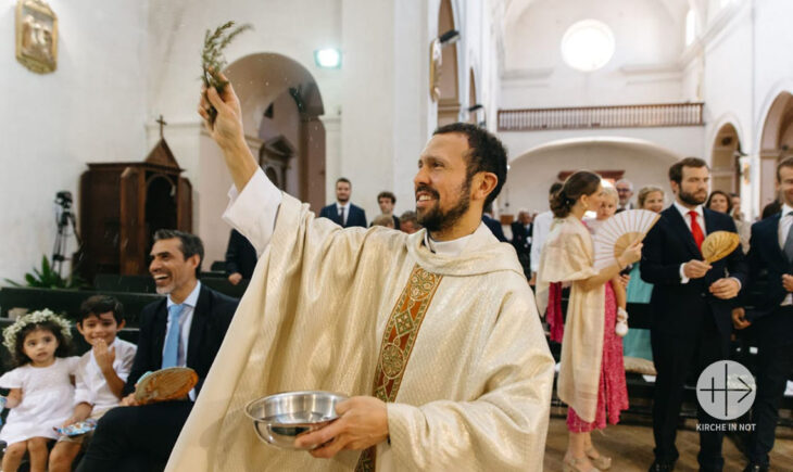 Argentinien Priester Weihwasser