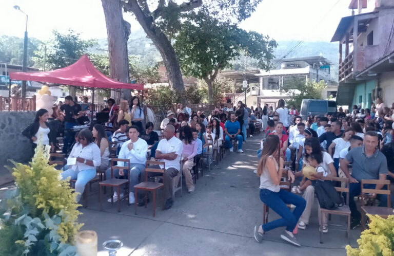 Venezuela, Tarmas, La Guaira, August 2026
Holy Mass and Confirmation ceremonies celebrated outdoors after the church was destroyed by the earthquake.