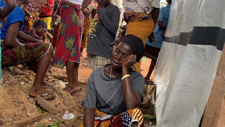 Nigeria Frau weint