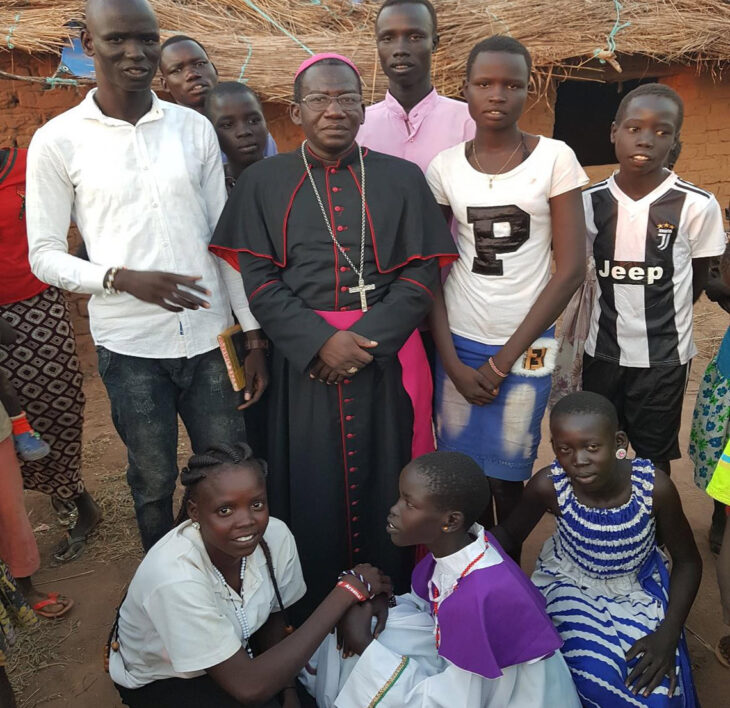 Bischof Stephen Nyodho Gläubige